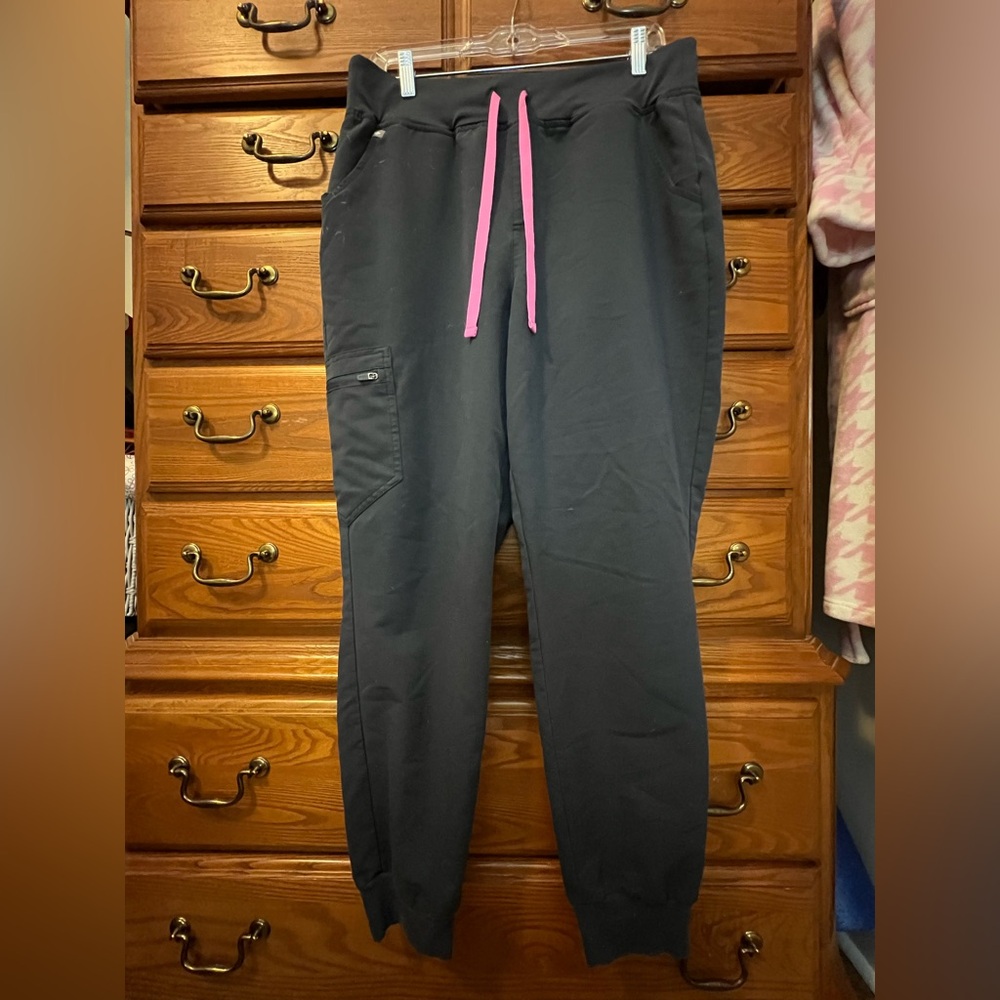 Figs- Navy scrub joggers. Size L